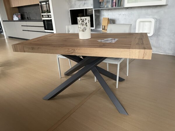 Tavolo 160 intreccio lamina allungabile finitura rovere nodato - immagine 2