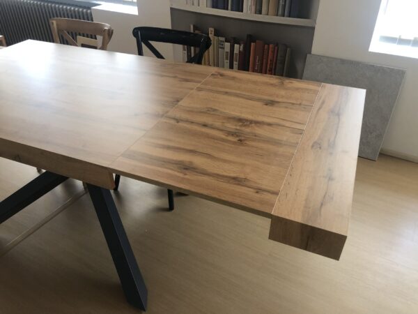 Tavolo 160 intreccio lamina allungabile finitura rovere nodato - immagine 7